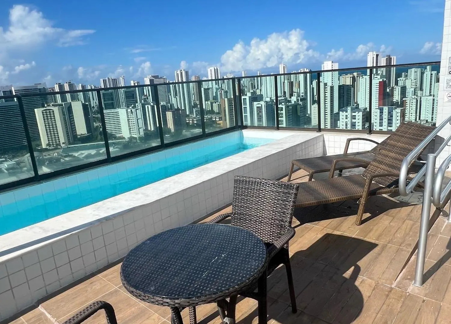 2402 - Flat em Boa Viagem Praia, próx ao shopping, vista mar Recife Apartment